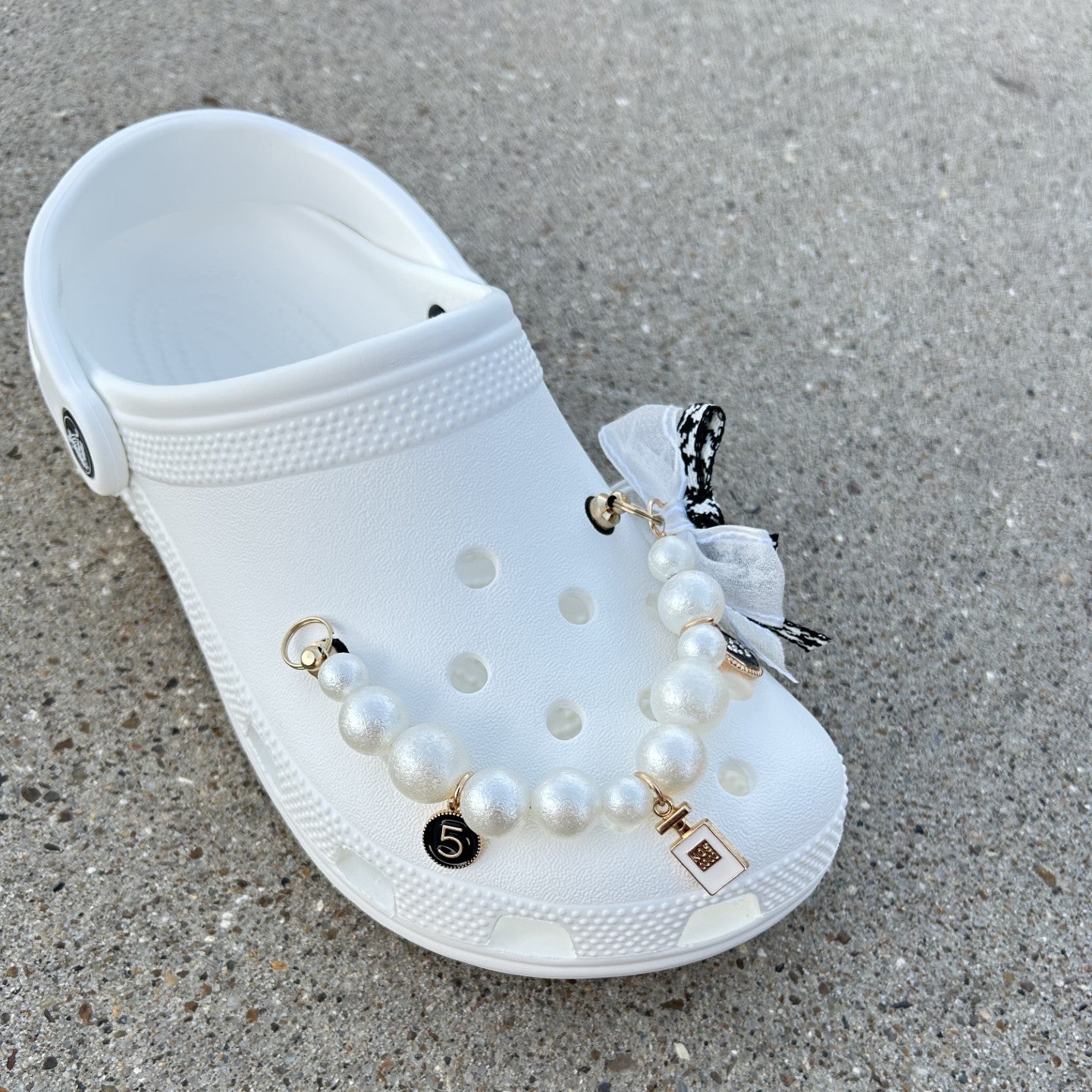 Lux Pearl Shoe Chain