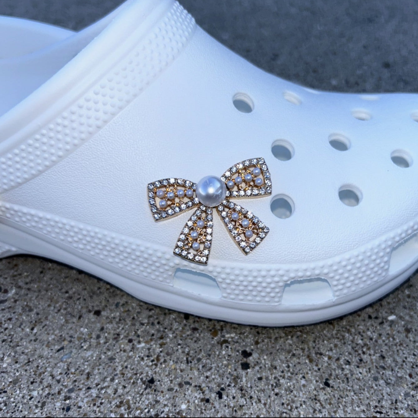 Pearl & Diamond Bow Bling Croc Charm